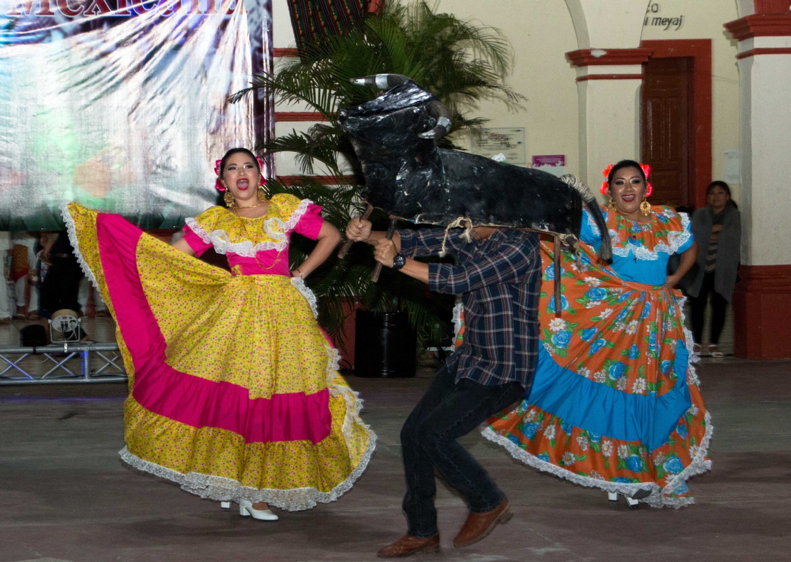 Teabo: Autoridades cancelan tradicional desfile de 'Noche Mexicana'