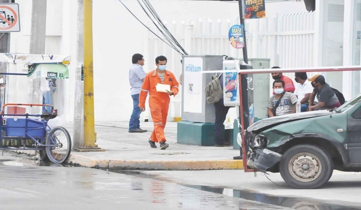 A través de un oficio, trabajadores narraron que exceden las 12 horas diarias.