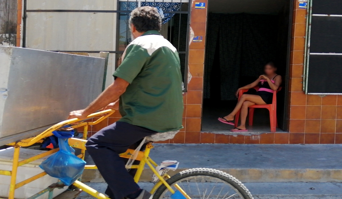 En casas de cita que operan en el centro de Cancún han
encontrado menores de edad.