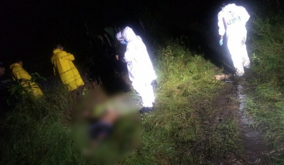 Según vecinos de la comunidad, el hombre vivía en las galeras
y trabajaba como ayudante en un minisúper. Según vecinos de la comunidad, el hombre vivía en las galeras
y trabajaba como ayudante en un minisúper.