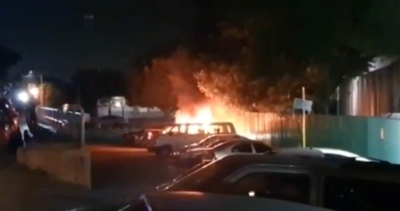 Lanzan explosivos contra médico del IMSS y muere calcinado (Video)