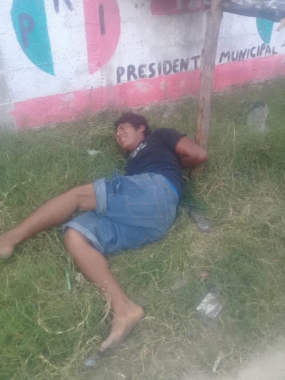 El joven intentó cortarse las venas