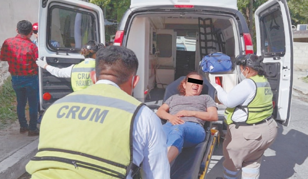 La mujer resultó lesionada tras impactar su bicicleta contra una barda en la colonia Polvorín.