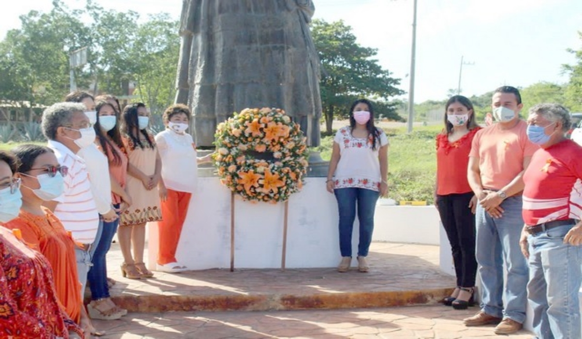 La ofrenda floral fue colocada con motivo del Día Internacional para la Eliminación de la Violencia Contra la Mujer. La ofrenda floral fue colocada con motivo del Día Internacional para la Eliminación de la Violencia Contra la Mujer.