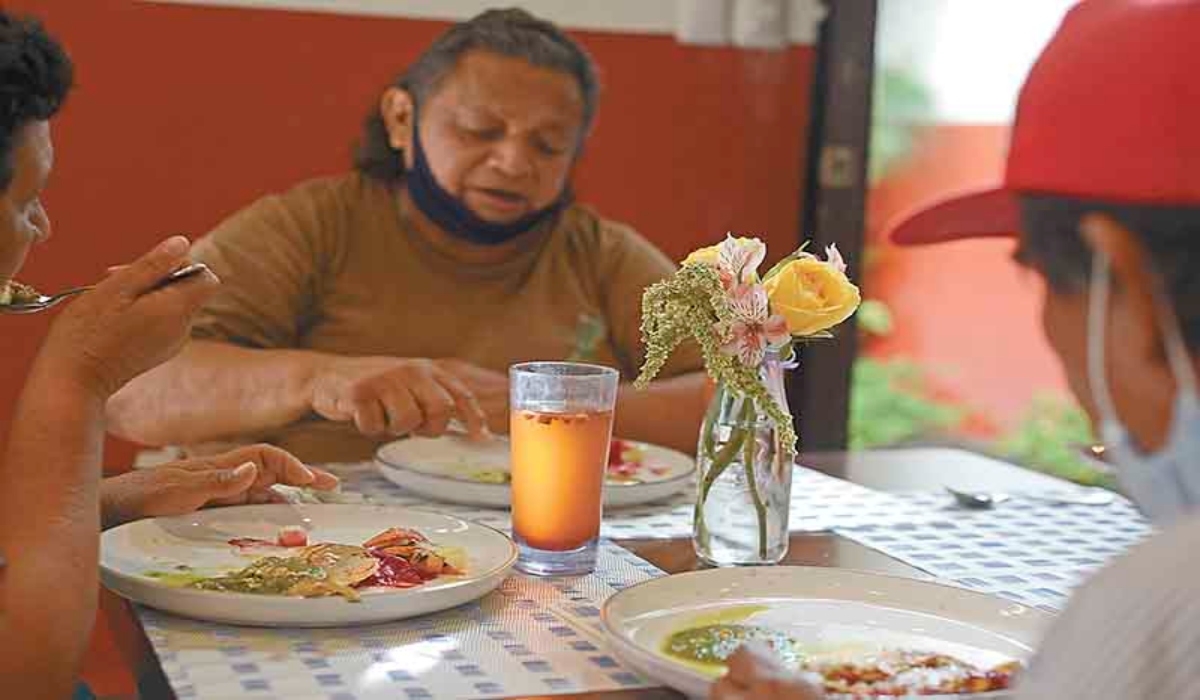 Parte de los insumos son donados por el Banco de Alimentos.