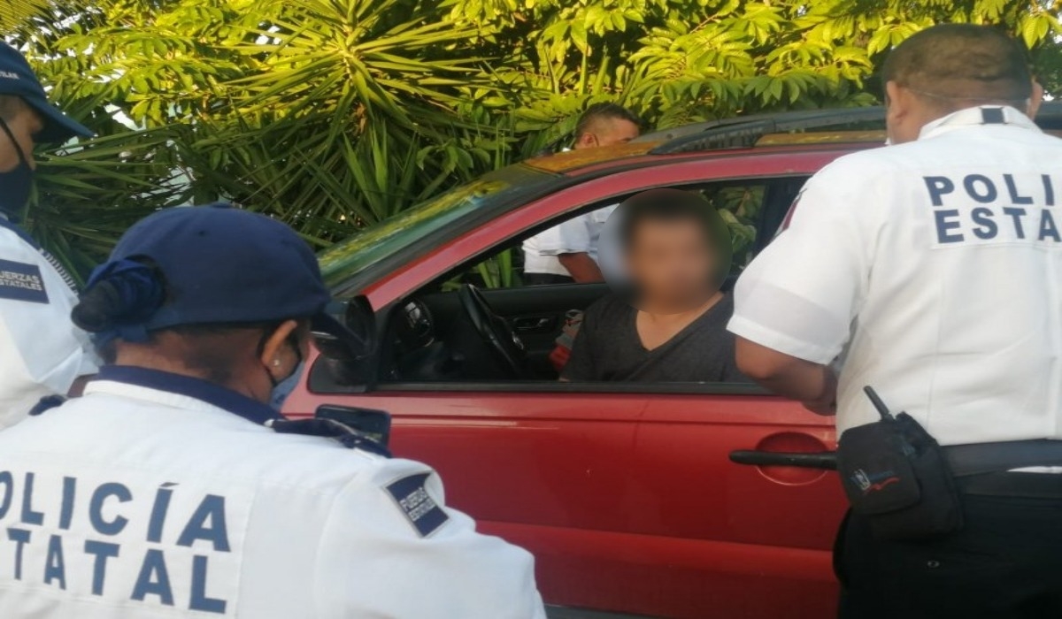 El aparente hijo del diputado amenazó a los elementos policiales. El aparente hijo del diputado amenazó a los elementos policiales.