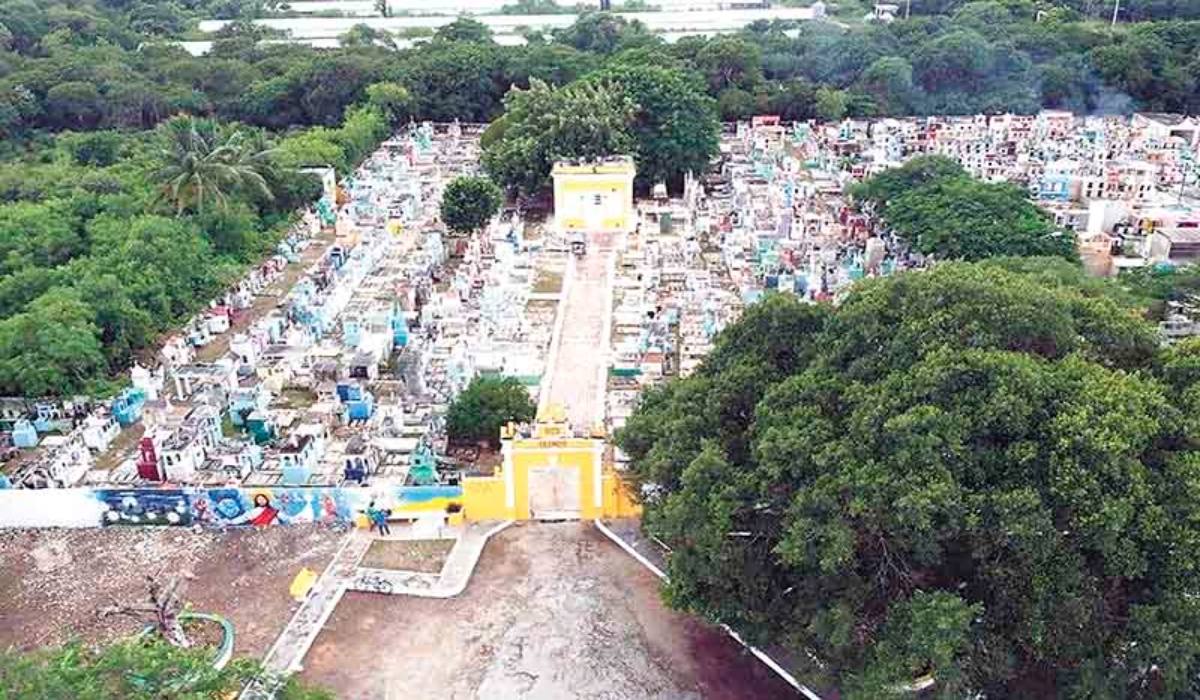 El camposanto de la ciudad que se caracteriza por su industria artesanal y zapatera, lució en silencio total. Foto: Concepción Noh.