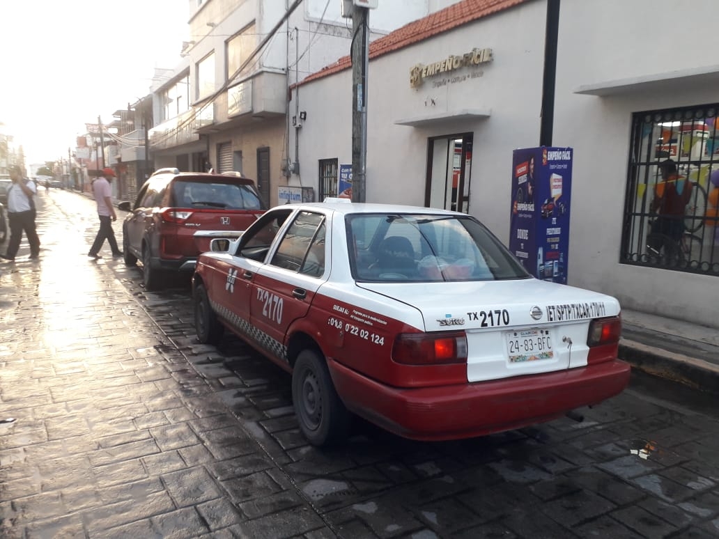 El taxista tendrá que pagar 8 mil pesos por los daños ocasionados en el incidente Foto José Pacheco El taxista tendrá que pagar 8 mil pesos por los daños ocasionados en el incidente Foto José Pacheco