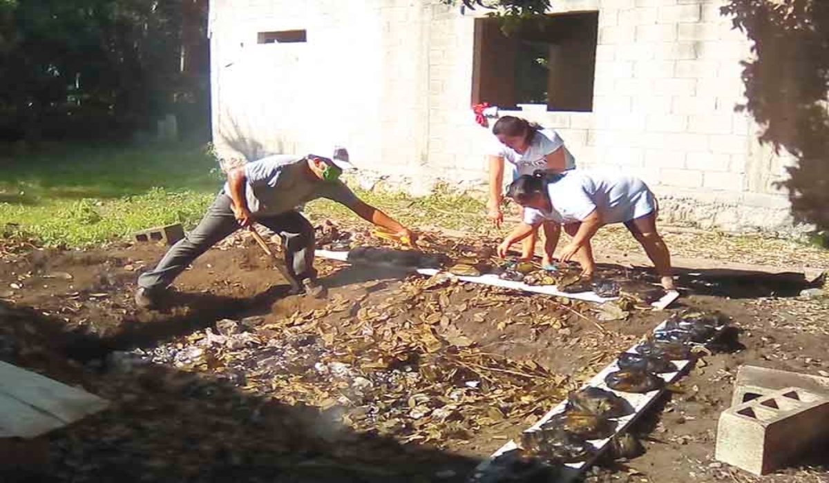 Durante su preparación, se hizo la ceremonia maya para pedir permiso a los pixanes. Durante su preparación, se hizo la ceremonia maya para pedir permiso a los pixanes.