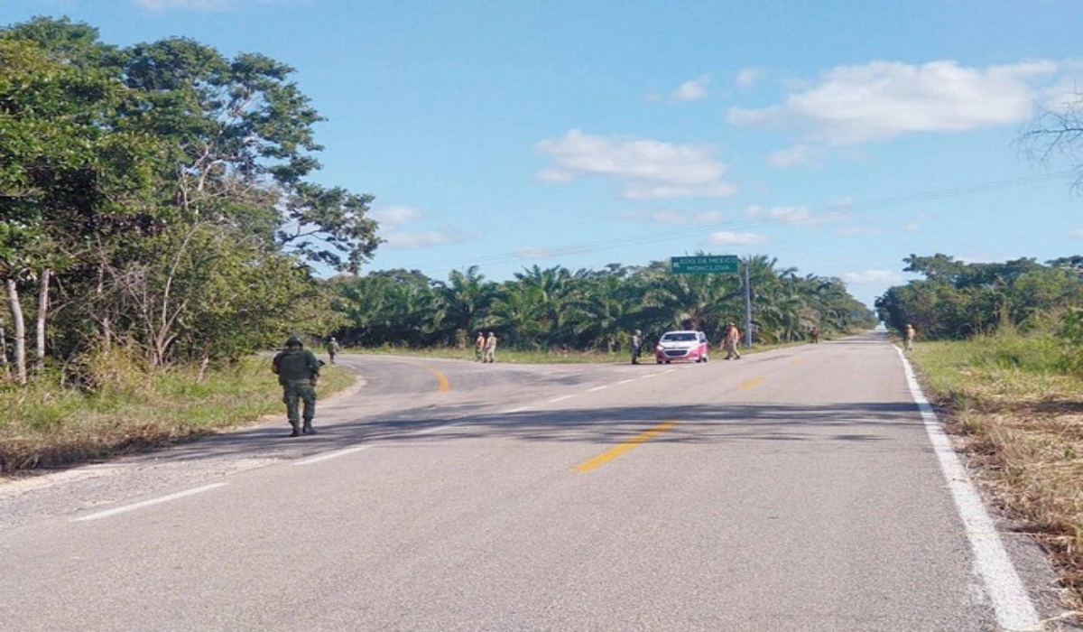 Elementos del Ejército intensifican retenes carreteros en el municipio de Candelaria. Elementos del Ejército intensifican retenes carreteros en el municipio de Candelaria.