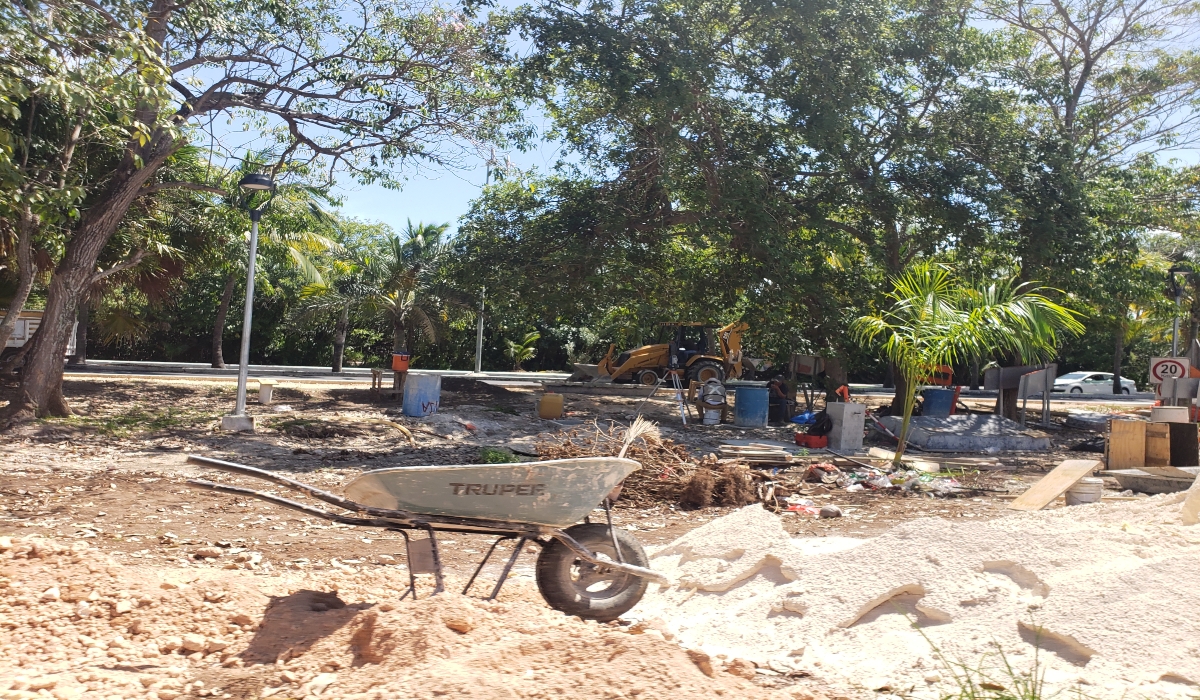 Los trabajos fueron ejecutados en propiedad privada pero también
en vialidades y zonas de jurisdicción del Fonatur. Foto: Erick Marfil. Los trabajos fueron ejecutados en propiedad privada pero también
en vialidades y zonas de jurisdicción del Fonatur. Foto: Erick Marfil.
