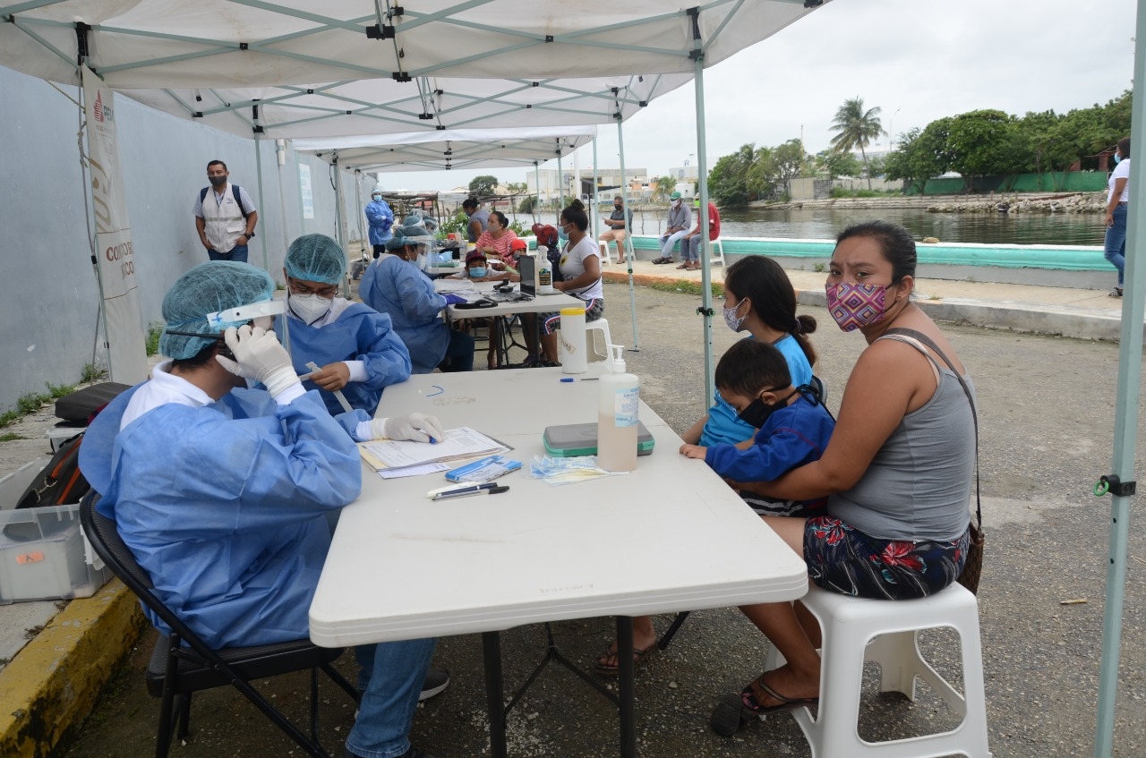 Llevan servicio médico gratuito al limonar en Ciudad del Carmen