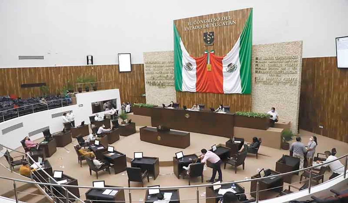Legisladores señalan que el funcionario se retiró ante los señalamientos que lo acusan de tráfico de tierras ejidales. Foto: Martín Zetina.