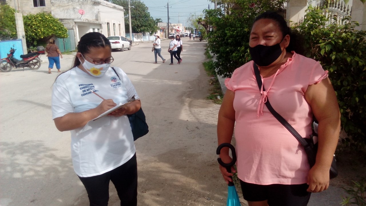 Los trabajadores cumplen con acudir a las viviendas, pero los dueños no los dejan pasar. Foto: Alfredo Canto May. Los trabajadores cumplen con acudir a las viviendas, pero los dueños no los dejan pasar. Foto: Alfredo Canto May.