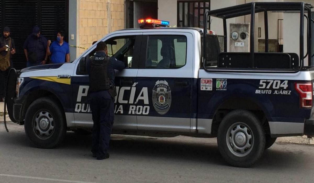 Tras el suceso, la joven pidió ayuda a sus vecinos, quienes
dieron aviso al número de emergencia. Foto: Por Esto! Tras el suceso, la joven pidió ayuda a sus vecinos, quienes
dieron aviso al número de emergencia. Foto: Por Esto!