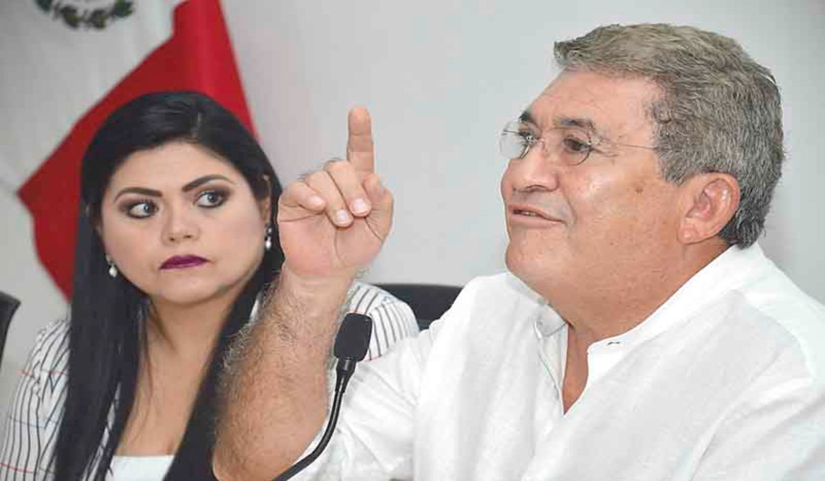 El abogado deja la FGE en medio de señalamientos que lo acusan de conflictos de interés. Fotos: Por Esto!