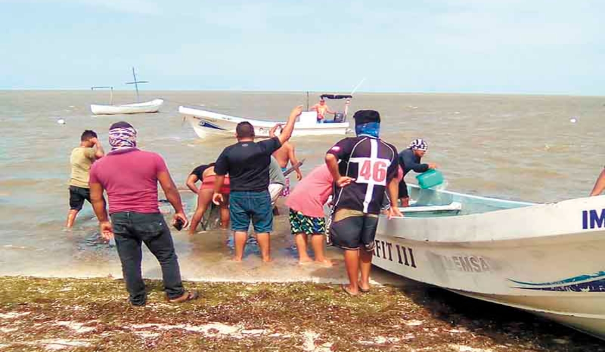 Omauri Campos detalló que la embarcación no fue volcada por los fuertes vientos. Foto: Pastor Palma. Omauri Campos detalló que la embarcación no fue volcada por los fuertes vientos. Foto: Pastor Palma.