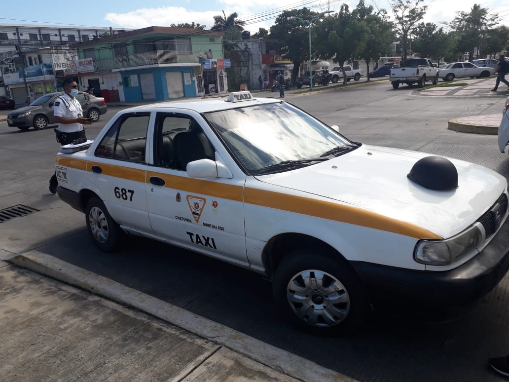Al llegar al cruzamiento de la avenida Benito Juárez no respetó el alto. Foto: Ramiro Can
