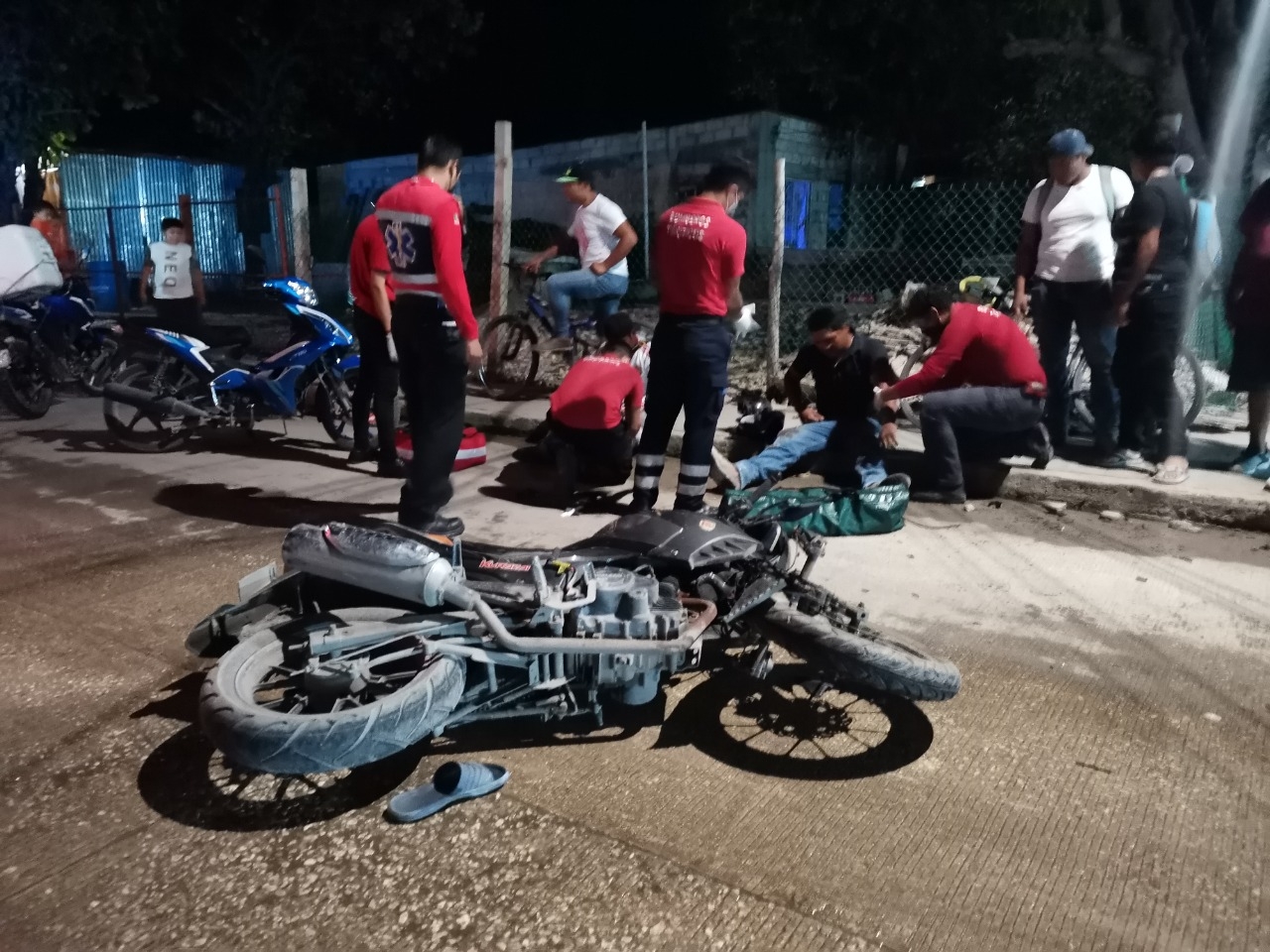 Al no respetar el alto obligatorio, motociclista choca de frente con otro en Ciudad del Carmen