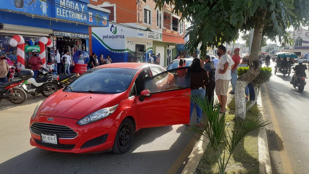 Las unidades fueron trasladadas al corralón municipal y los involucrados fueron conducidos a la Dirección de Tránsito Las unidades fueron trasladadas al corralón municipal y los involucrados fueron conducidos a la Dirección de Tránsito