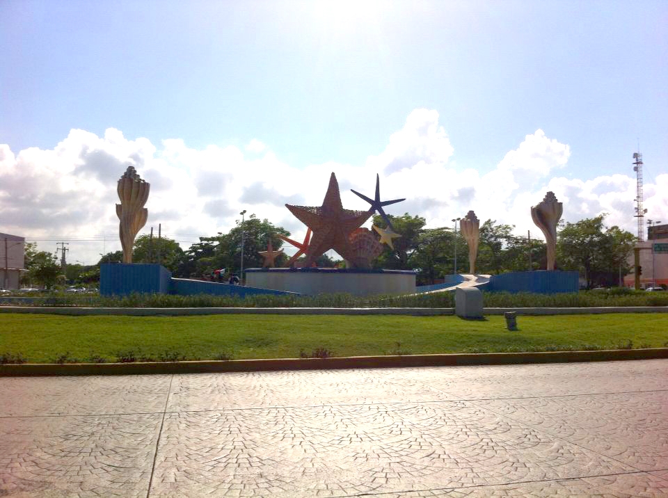 Anuncian cierre de avenidas por desfile del Aniversario de Cancún el 23 de abril