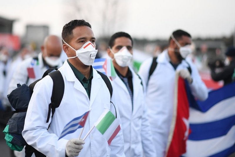 51 médicos especialistas de Cuba llegaron este viernes a Campeche