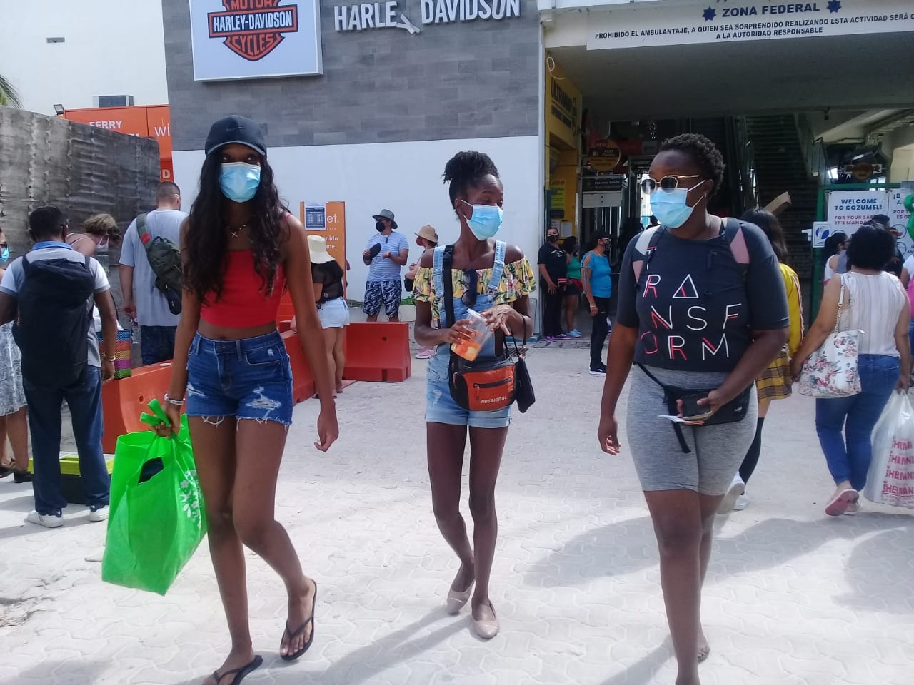 Arribaron los turistas que apresuraron el paso para lograr cruzar a Cozumel Arribaron los turistas que apresuraron el paso para lograr cruzar a Cozumel