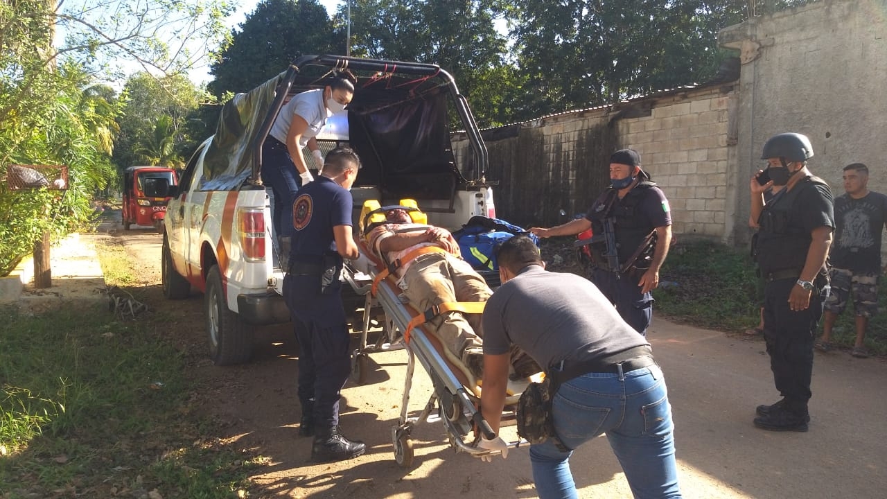 El hombre fue llevado al hospital, pues presentaba una herida en la cabeza, provocada con algún objeto sólido El hombre fue llevado al hospital, pues presentaba una herida en la cabeza, provocada con algún objeto sólido