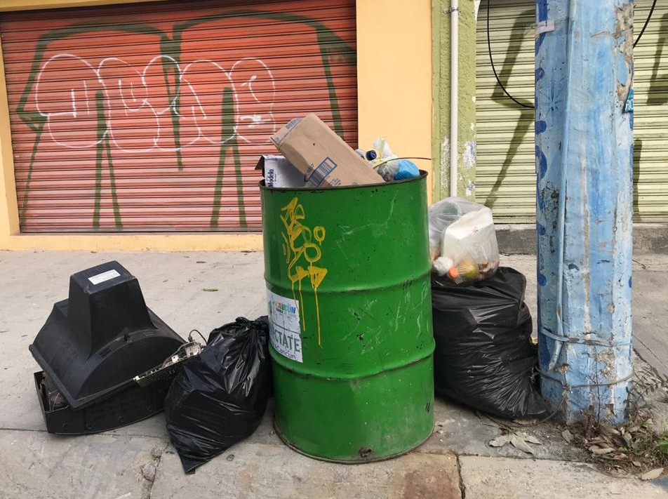 Los desechos se han convertido en adornos de las calles y avenidas de Cancún, generando una pésima imagen
