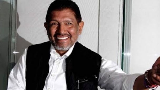 El productor preocupó a sus seguidores al mostrarse en una cama de hospital