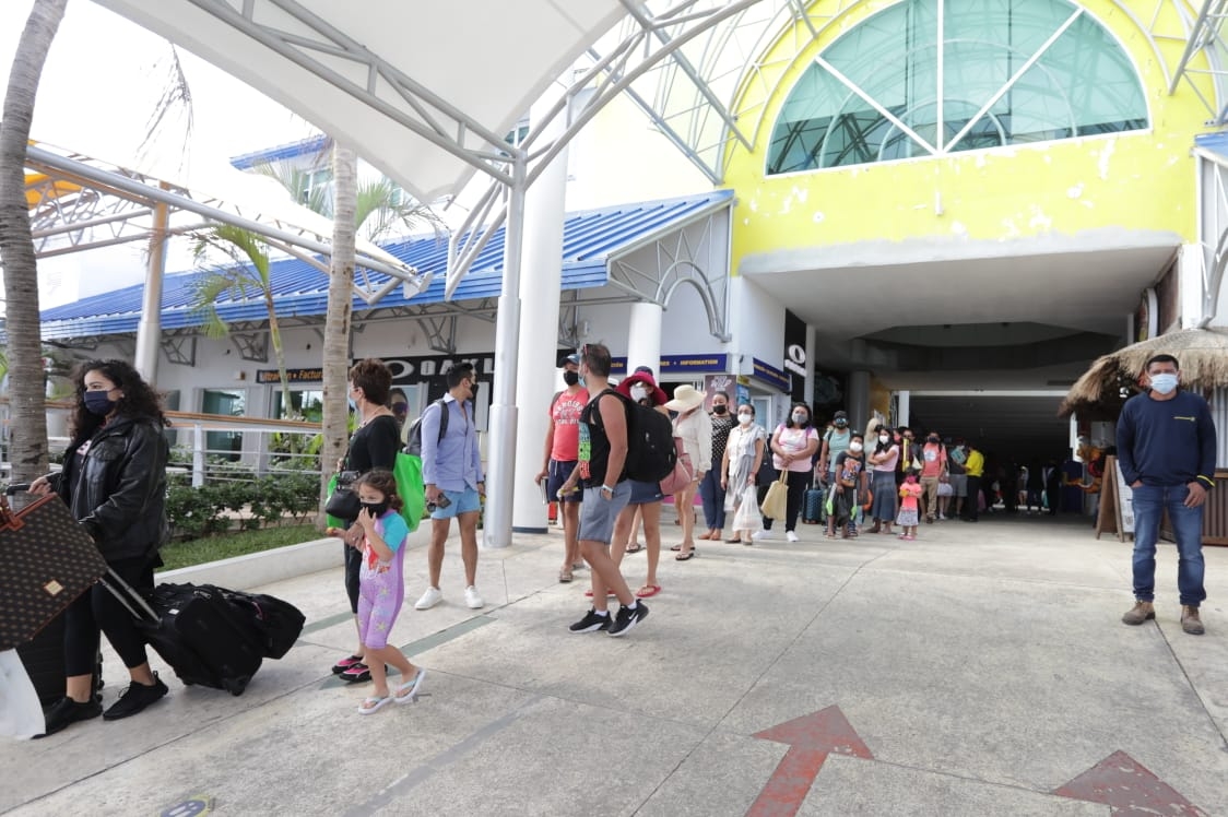 Los turistas decidieron disfrutar su Navidad en las playas de Cancún e Isla Mujeres