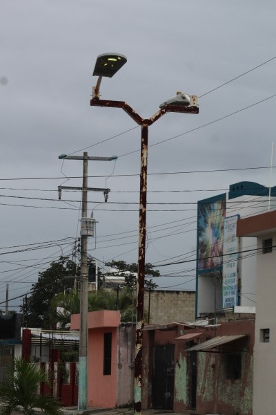 Cada vez más deterioradas se ven las luminarias públicas en calles de Chetumal Cada vez más deterioradas se ven las luminarias públicas en calles de Chetumal