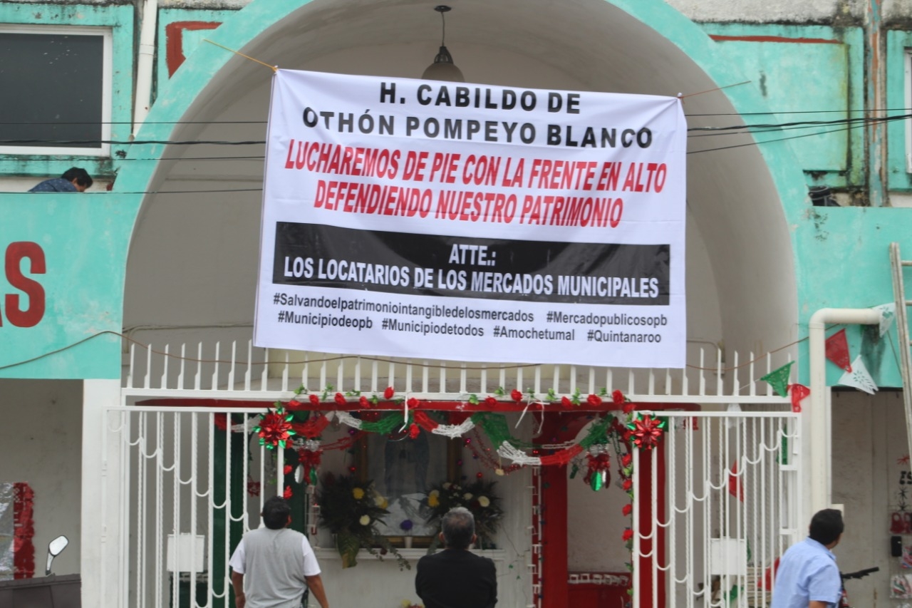 En tanto, en el mercado Ignacio Manuel Altamirano se tiene un padrón de 300 locatarios