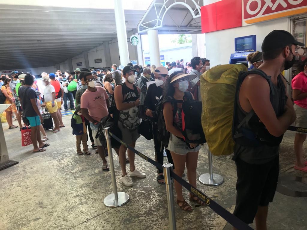 La fila para el cruce a Isla Mujeres desde Cancún lució abarrotada esta mañana La fila para el cruce a Isla Mujeres desde Cancún lució abarrotada esta mañana