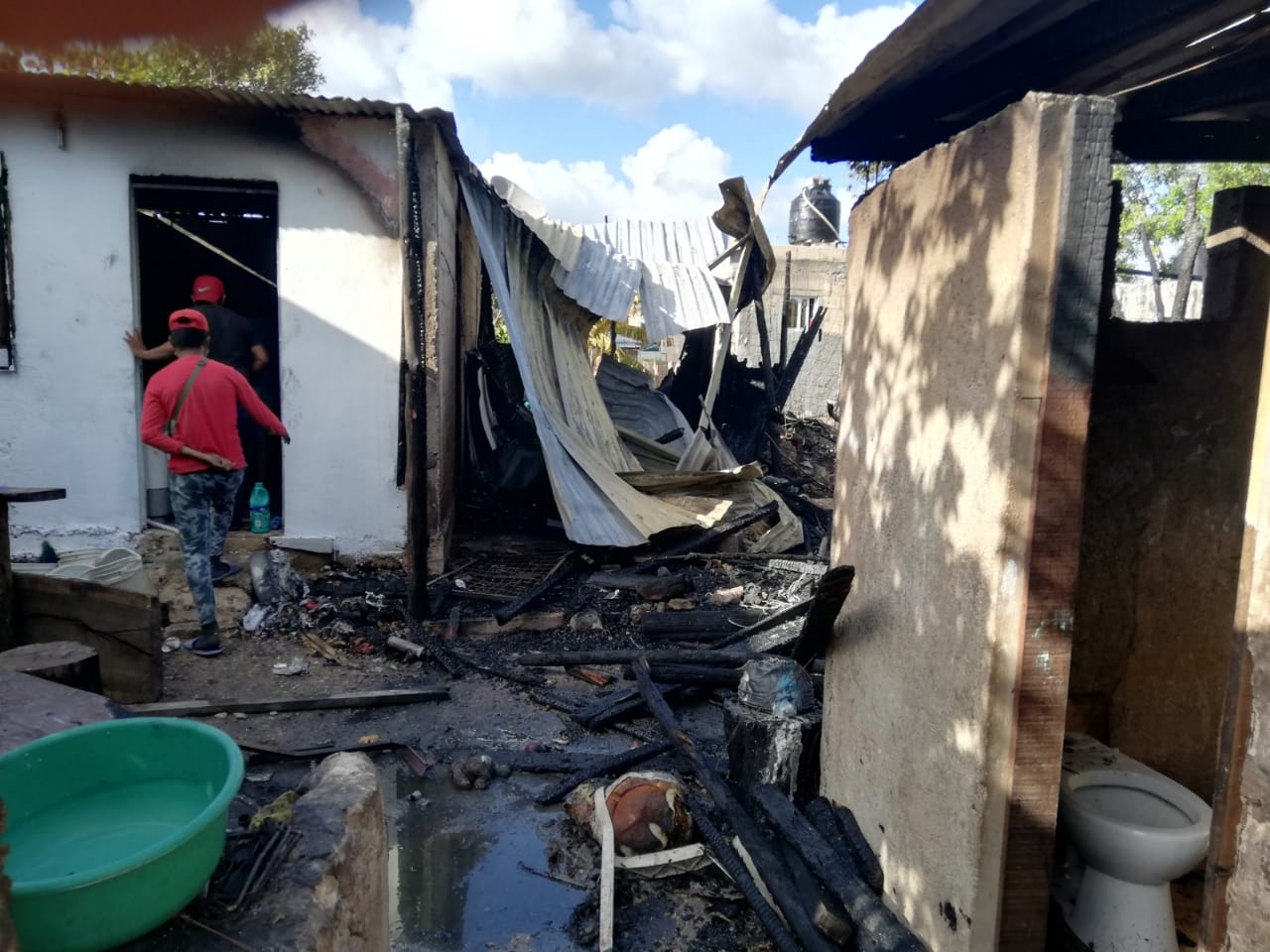 Al parecer, un corto circuito ocasionó el fuego Al parecer, un corto circuito ocasionó el fuego