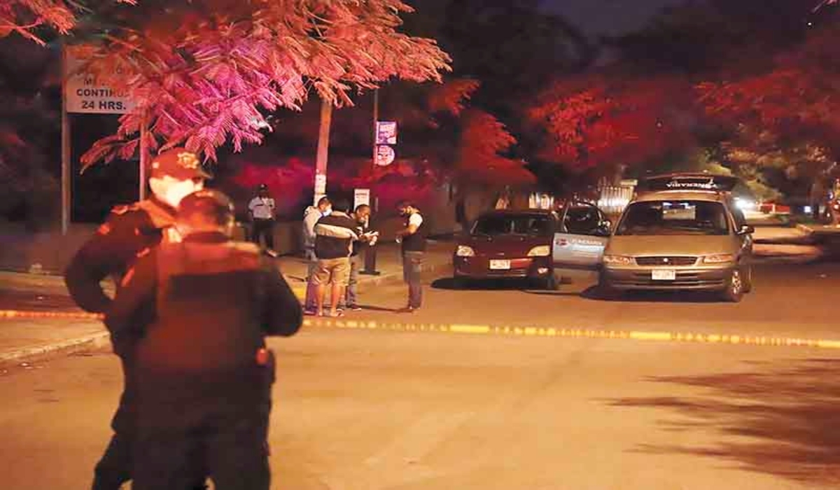 Los familiares presenciaron las diligencias pertinentes y contrataron  a una funeraria para hacerse cargo del cadáver.