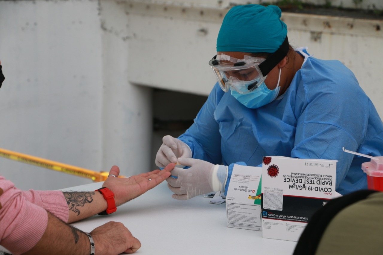 La prueba consiste en tomar una pequeña muestra de sangre