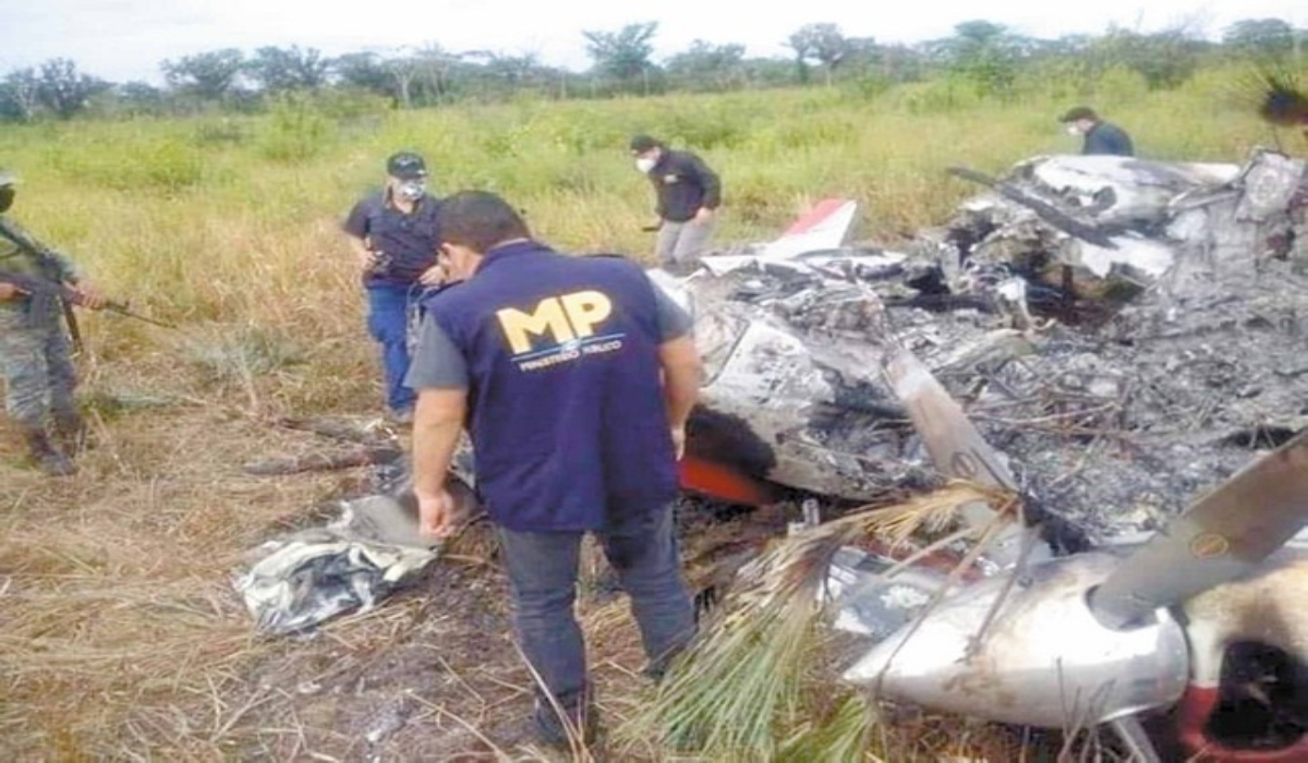 Al menos 750 paquetes de cocaína fueron localizados en la aeronave. Al menos 750 paquetes de cocaína fueron localizados en la aeronave.