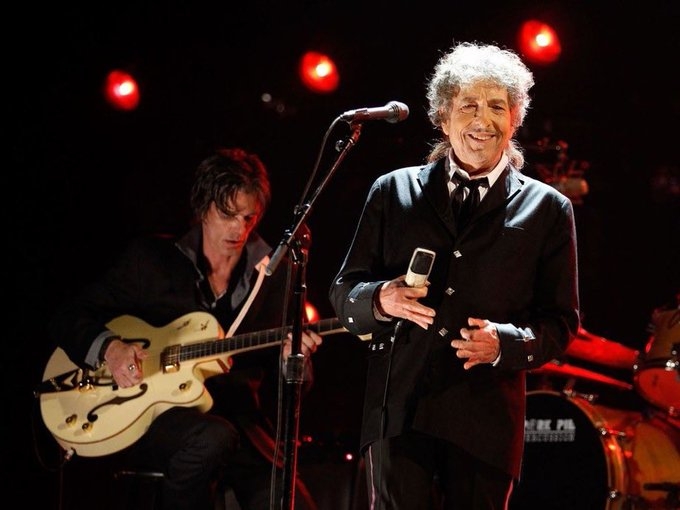 El portavoz del cantante dijo en un comunicado que, "la acusación es falsa y será enérgicamente combatida" El portavoz del cantante dijo en un comunicado que, "la acusación es falsa y será enérgicamente combatida"