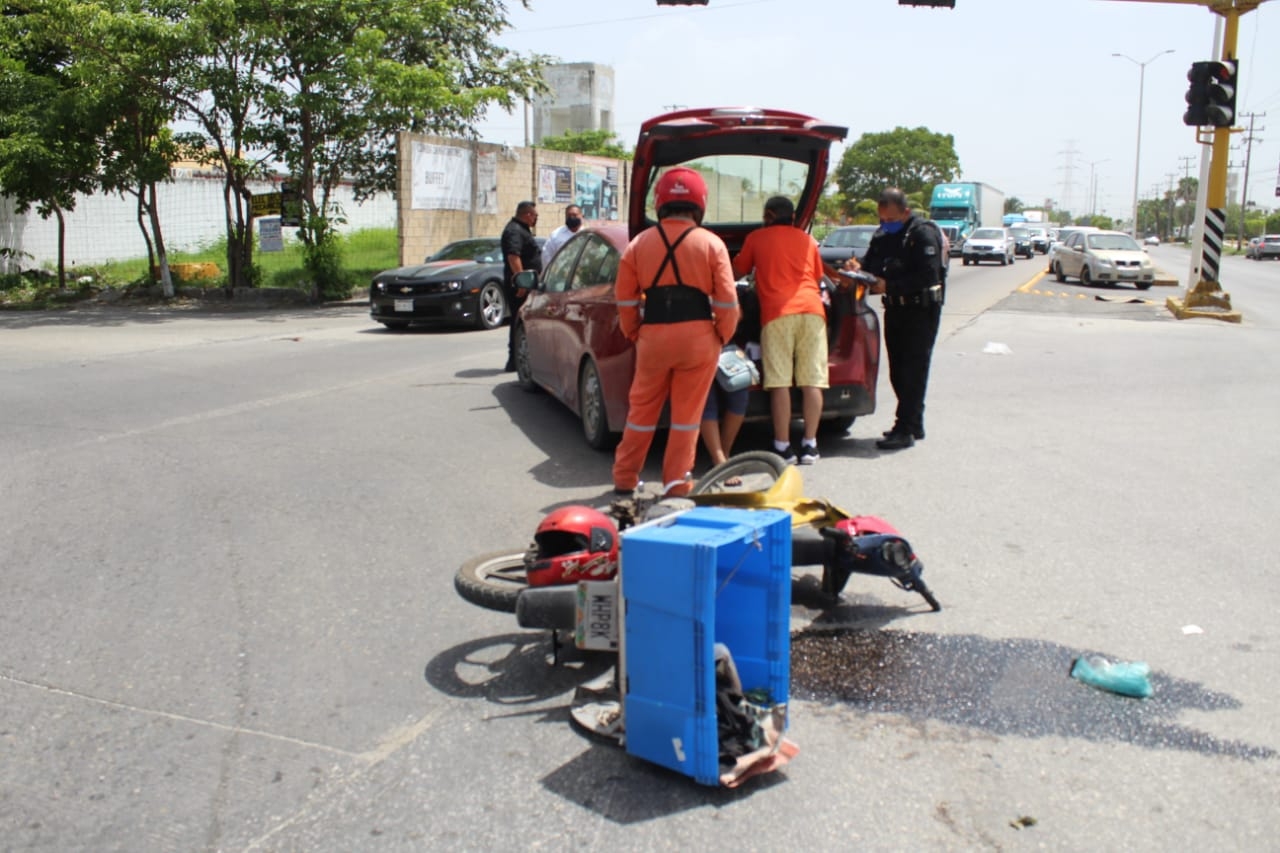 Automovilista provoca lesiones a abuelitos en Ciudad del Carmen