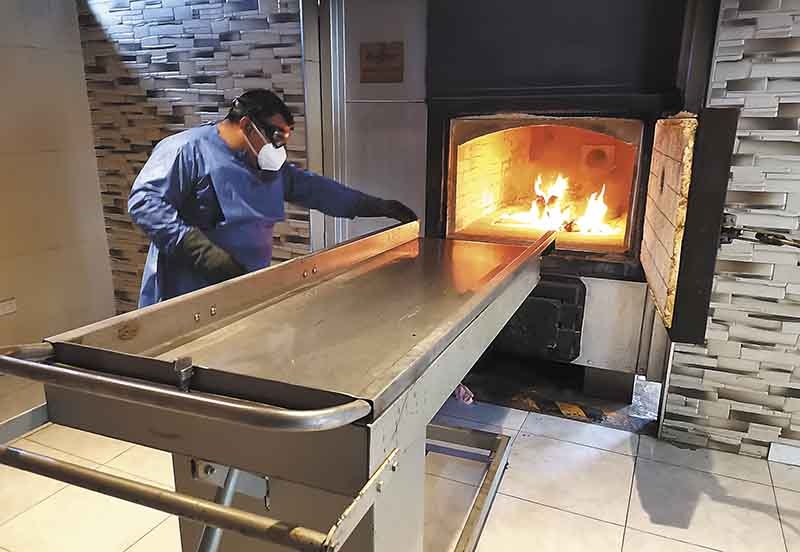 Crematorios trabajan a su máxima capacidad Crematorios trabajan a su máxima capacidad
