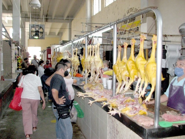 Compradores reclaman por el incremento en el precio Compradores reclaman por el incremento en el precio