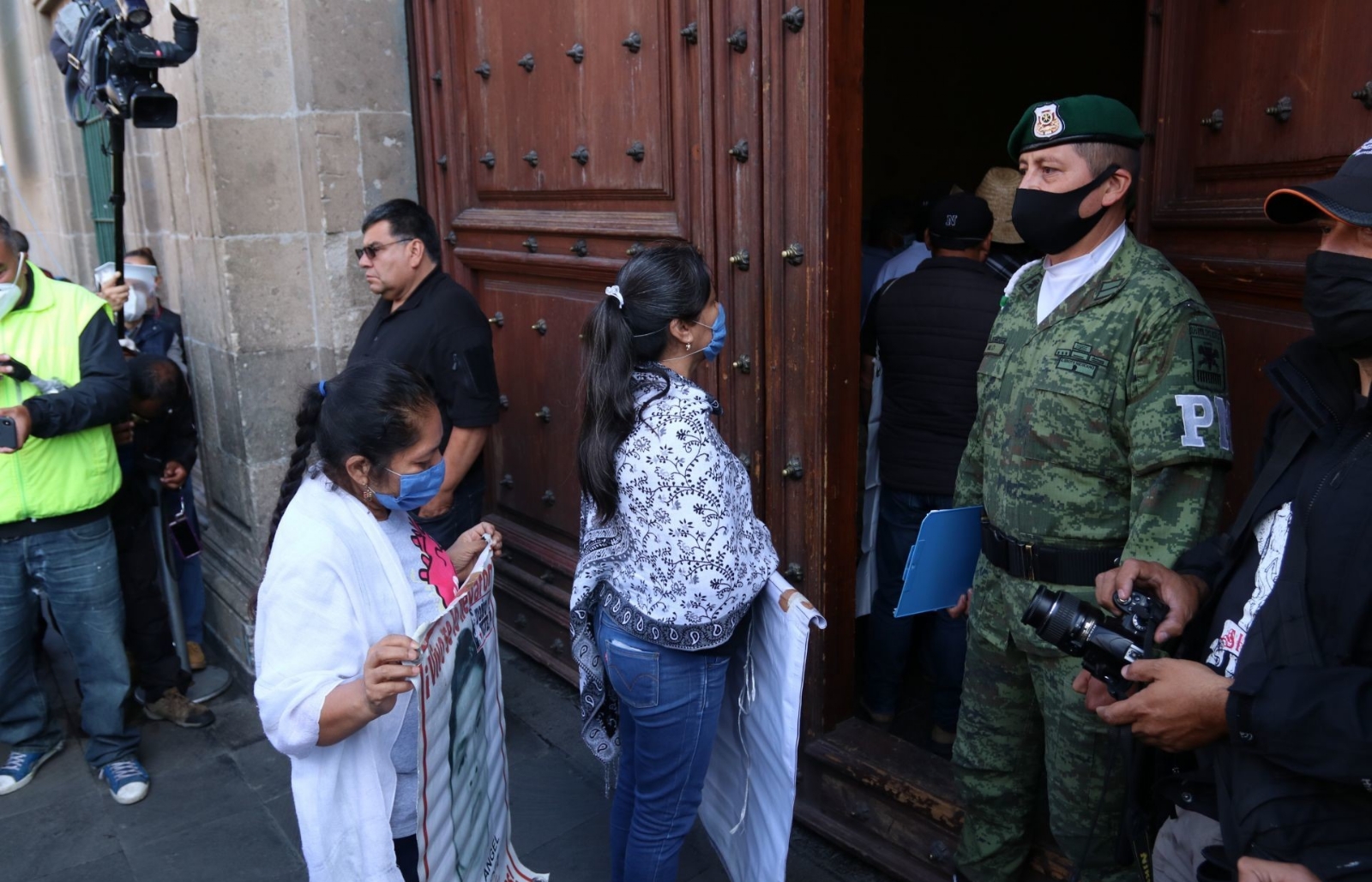 AMLO hablará con los padres de los 43 desaparecidos AMLO hablará con los padres de los 43 desaparecidos