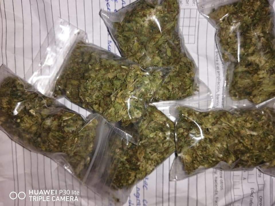 Tenía seis paquetes de presunta marihuana Tenía seis paquetes de presunta marihuana