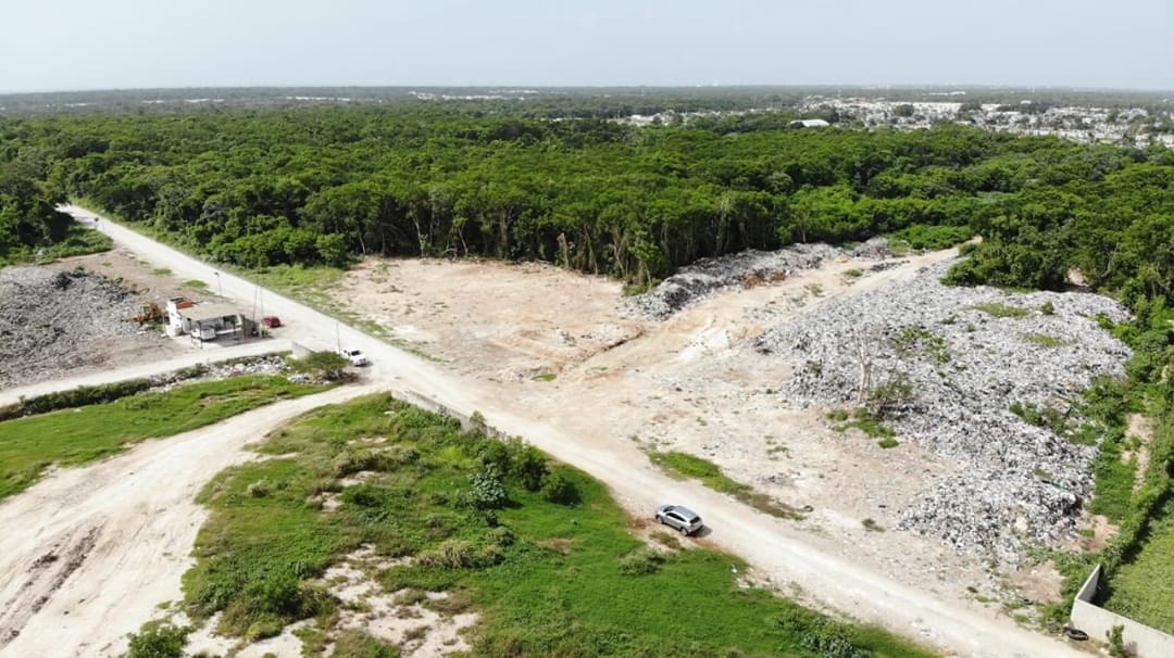 Vierten 4 mil metros cúbicos de tierra en basurero de Chetumal