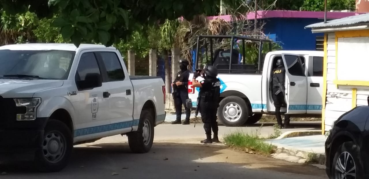 Detienen a dos hombres y aseguran droga tras cateo en Chetumal Detienen a dos hombres y aseguran droga tras cateo en Chetumal