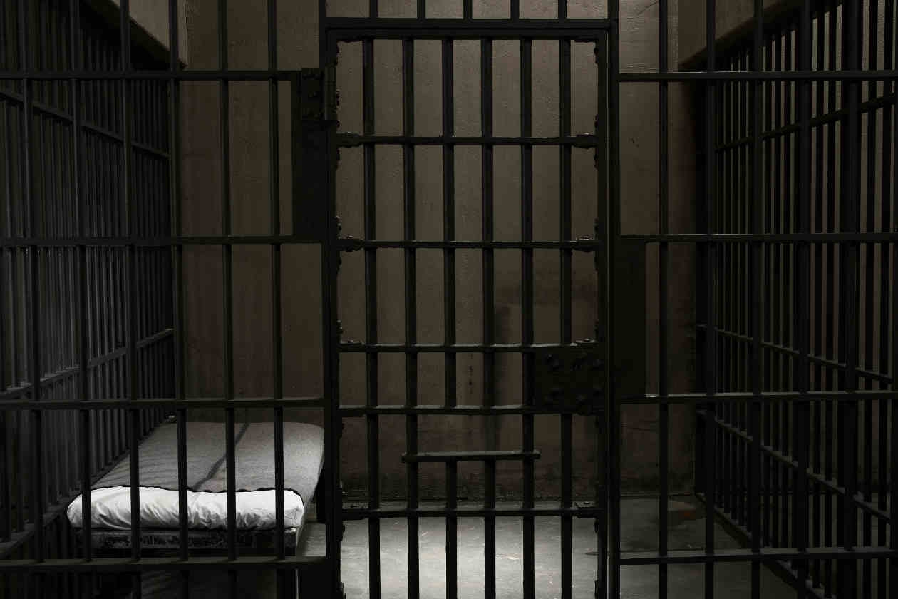 Hombre permanecerá en la cárcel tras atacar a su pareja con una pala en Chuburná