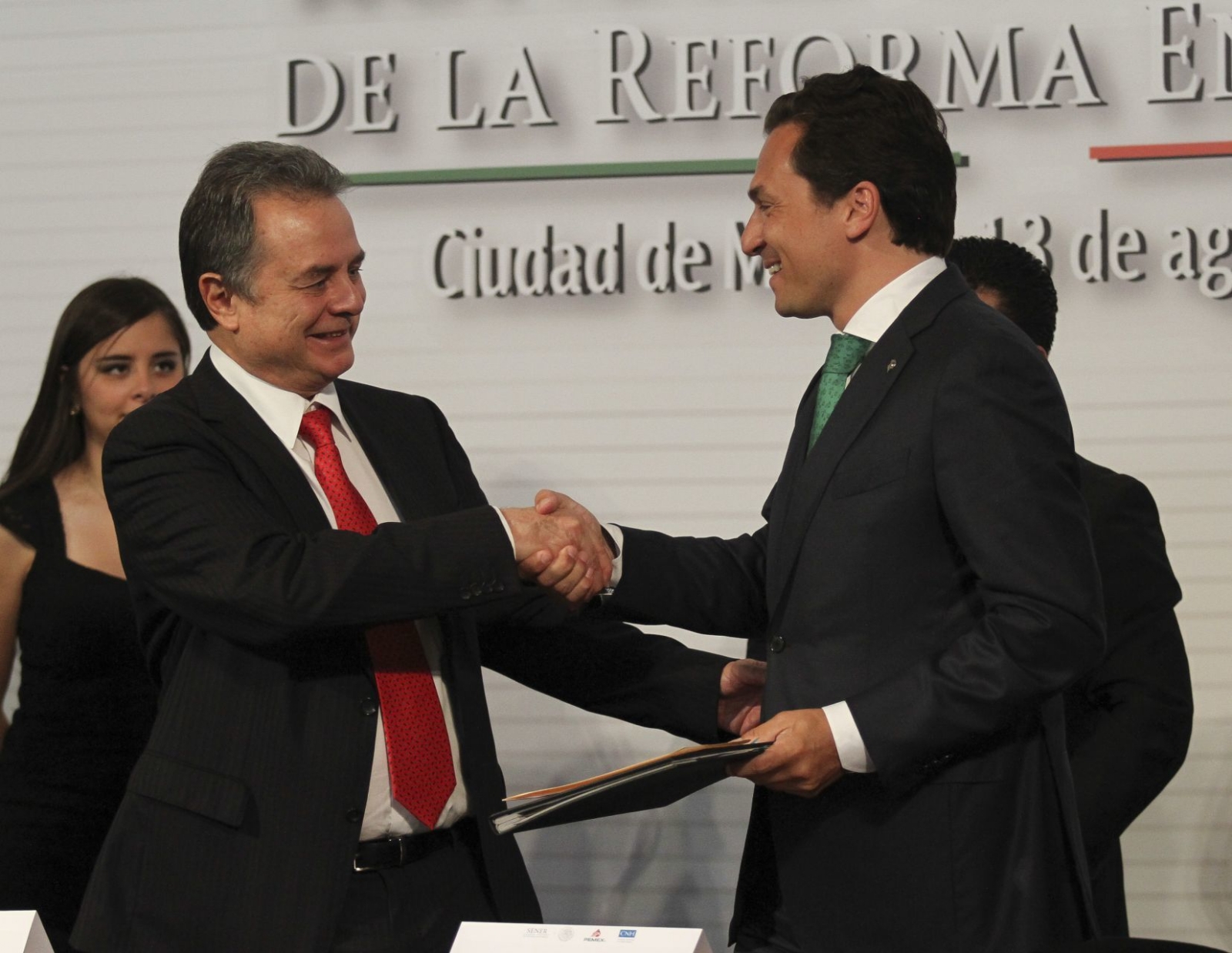 Pedro Joaquín Coldwell y Emilio Lozoya Austin durante la "Presentación de la Rondas Cero y Uno de la Reforma Energética" en 2014 (Cuartoscuro) Pedro Joaquín Coldwell y Emilio Lozoya Austin durante la "Presentación de la Rondas Cero y Uno de la Reforma Energética" en 2014 (Cuartoscuro)