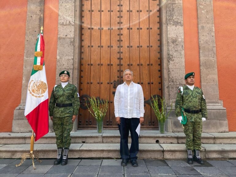 El Presidente hizo un homenaje a los fallecidos por COVID-19 desde Palacio Nacional (Presidencia)