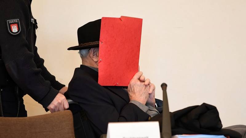 Bruno Dey es juzgado por un tribunal por haber trabajado en el campo de Stutthof (EFE) Bruno Dey es juzgado por un tribunal por haber trabajado en el campo de Stutthof (EFE)
